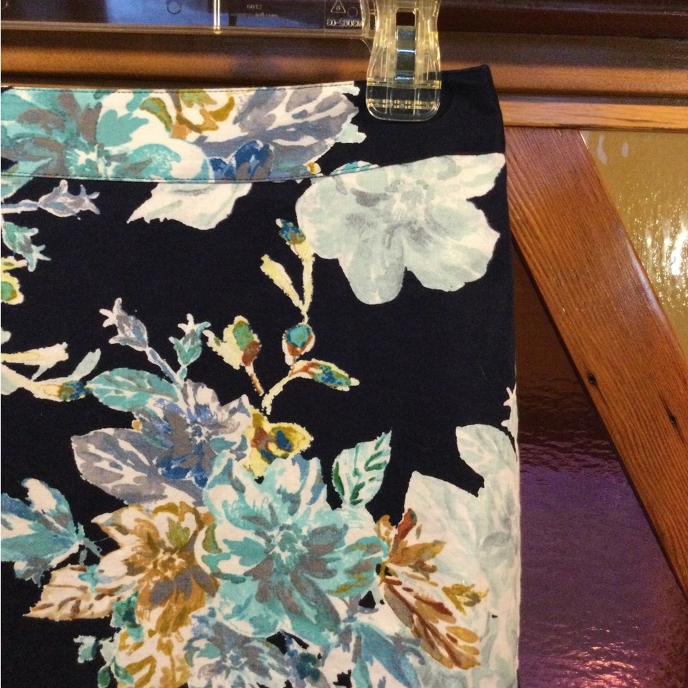 🤍HP!🤍 Van Heusen | Beautiful Floral Skirt - Picture 5 of 8